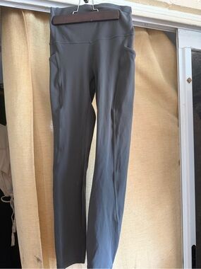 Lululemon High-Rise Gray Active Leggings with Side Pockets size 4